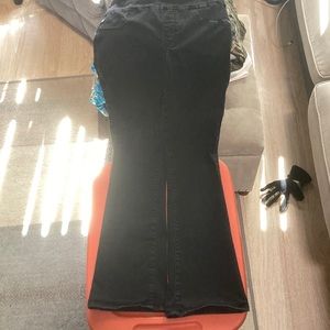 Used Rock & Republic boot cut jeans pull on